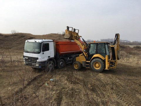 Închiriez bascule 8x4